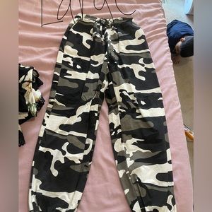 Camo joggers black and white size large